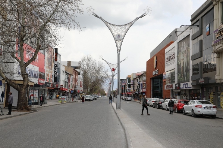 Erzincan’da Belirli Saatlerde Dörtyol Cumhuriyet Meydanına Araç Girişine Kısıtlama Getirildi