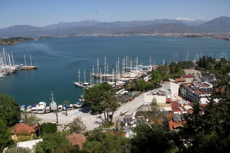 Fethiye’de Yasağın Ardından Cadde Ve Sokaklar Boş Kaldı