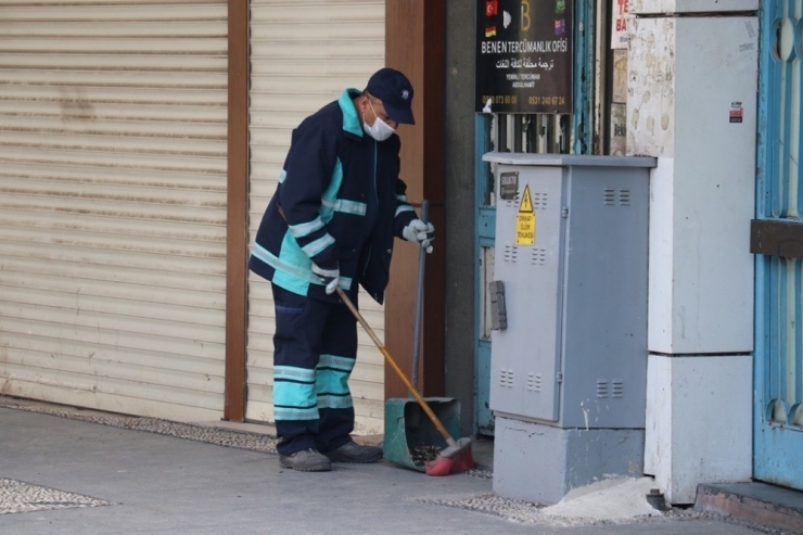 Gaziantep’te Tarihi Çarşılar Köpüklü Suyla Yıkanıyor