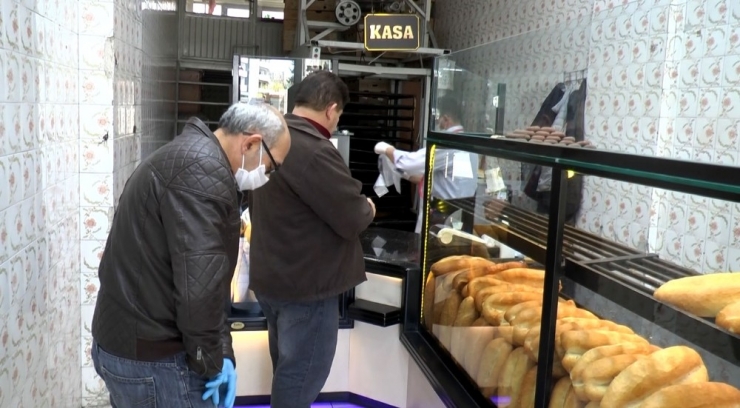 Gaziantep’te Fırıncılar Ekmek Satışına Devam Ediyor