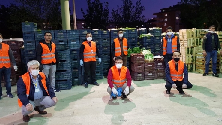 Pazarcıların Ürünlerini Valilik Satın Aldı