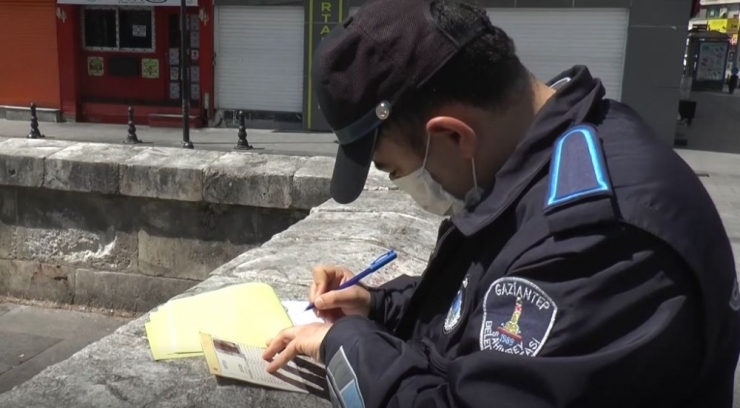 Gaziantep’te Zabıtadan Sokağa Çıkan Vatandaşlara Ceza
