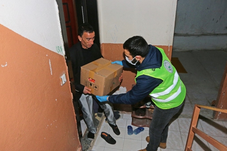 Gaziosmanpaşa’da Yasağın İlk Günü Erzak Ve Ekmek Dağıtımı Yapıldı