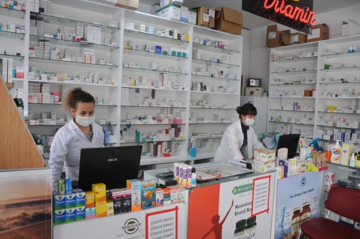 Eczacılar Görev Başında