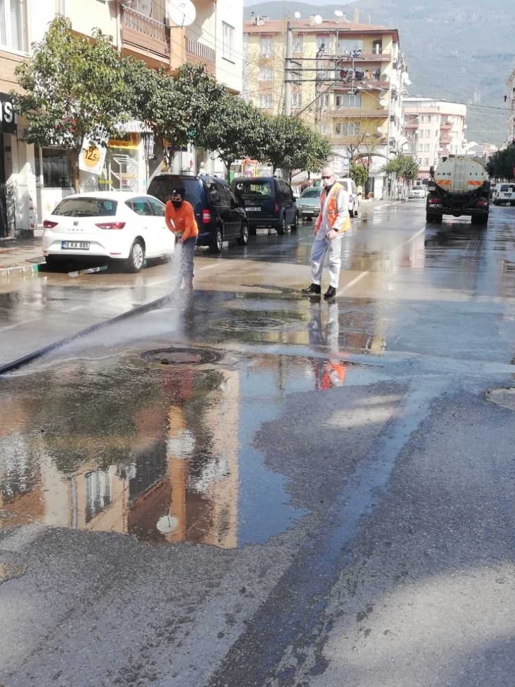 Bursa’da Boş Caddelerde Büyük Temizlik
