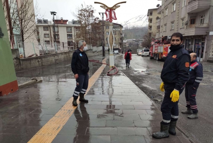 Devlet Hastanesi Tazyikli Su İle Yıkandı