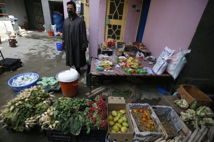 Hindistan’da Sokağa Çıkma Yasağı 2 Hafta Daha Uzatıldı
