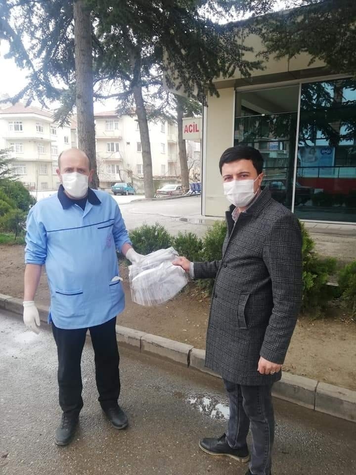 Hizmet-iş’ten Sağlık Çalışanlarına Siperlikli Maske