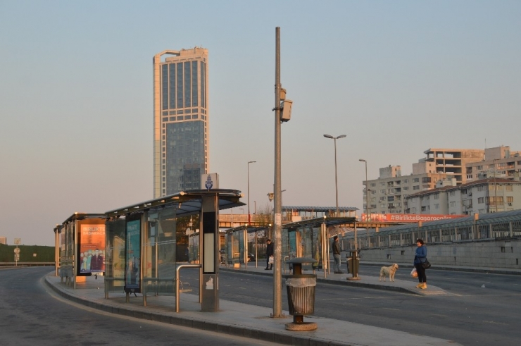 İstanbul’un Yolları Bomboş Kaldı