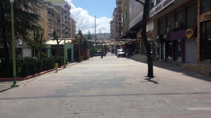Siirt’te Vatandaşlar Tedbirlere Uydu, Cadde Ve Sokaklar Sesiz Kaldı