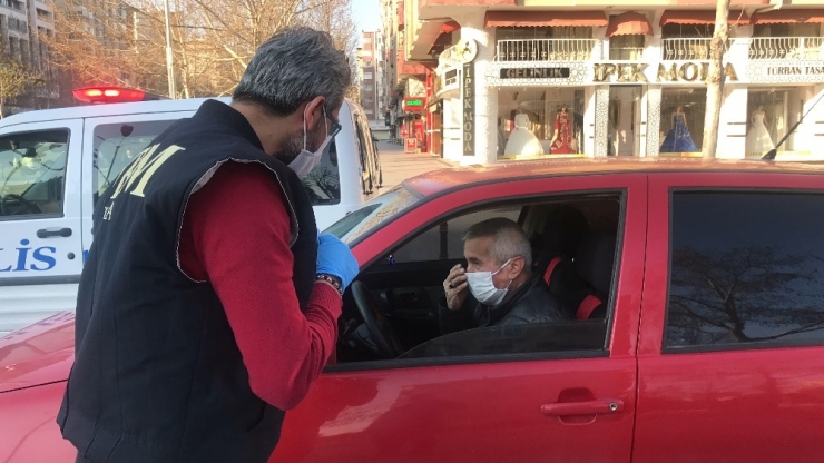 Konya’da Polisin Sokağa Çıkma Yasağı Denetimleri Sürüyor