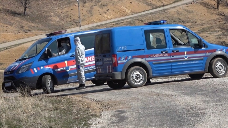 Kırıkkale’nin Dağsolaklı Köyüne Giriş Ve Çıkışlar Durduruldu