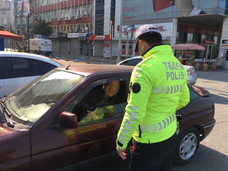 Trafik Polislerinden Sokağa Çıkan Araçlara Denetim