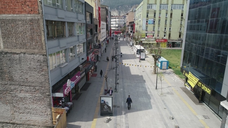 Yasak Olmamasına Rağmen Karabük’te Sokak Ve Caddelerde Sessizlik Hakim Oldu