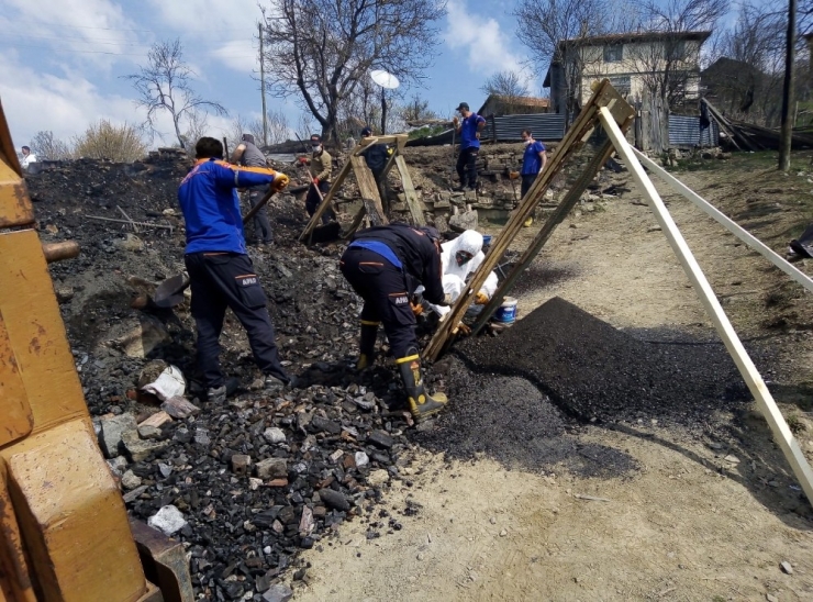 Afad Ekipleri Yanan Evin Enkazında Cenaze Aradı