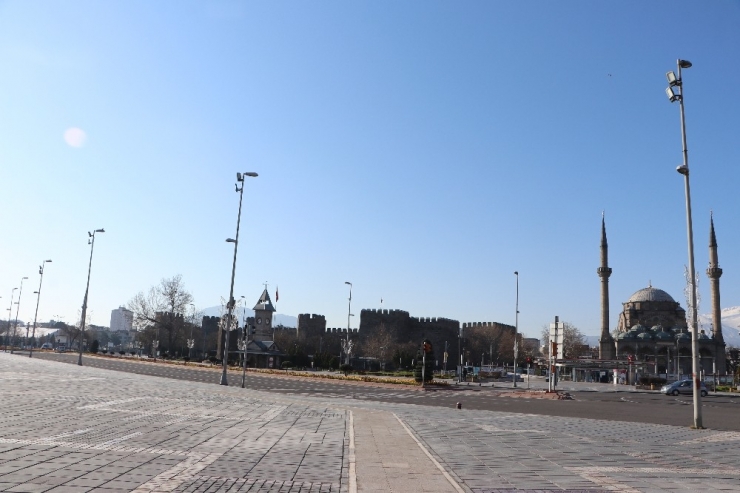 Kayseri’de Sokaklar Boş Kaldı