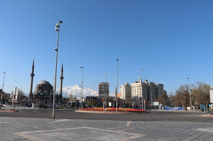 Kayseri’de Sokaklar Boş Kaldı