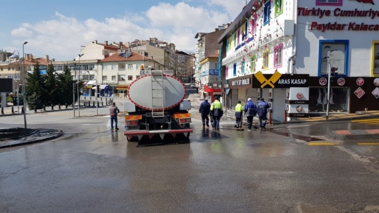 Develi Belediyesi Yolları Dezenfekte Etti