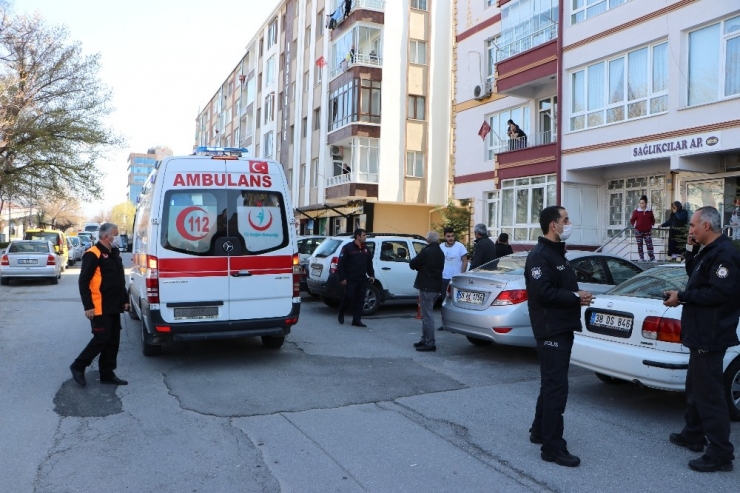 Ocakta Unutulan Yağ Parladı, Mutfak Yandı