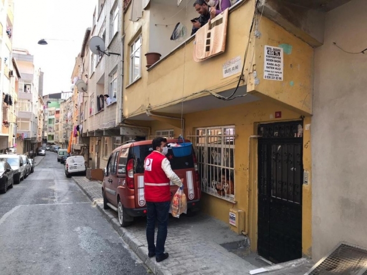 Kızılay Esenler’de Ekmeği Vatandaşın Kapısına Götürdü
