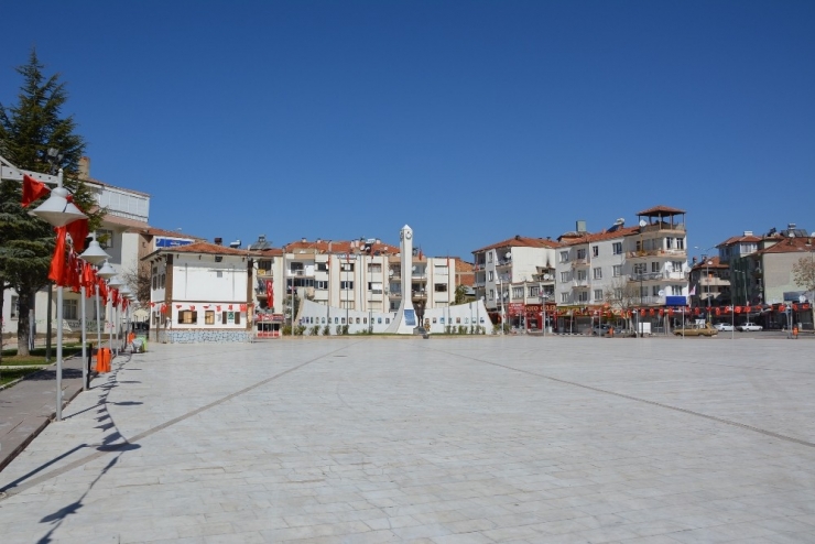 Korkuteli’nde Sokaklar Sessizliğe Büründü