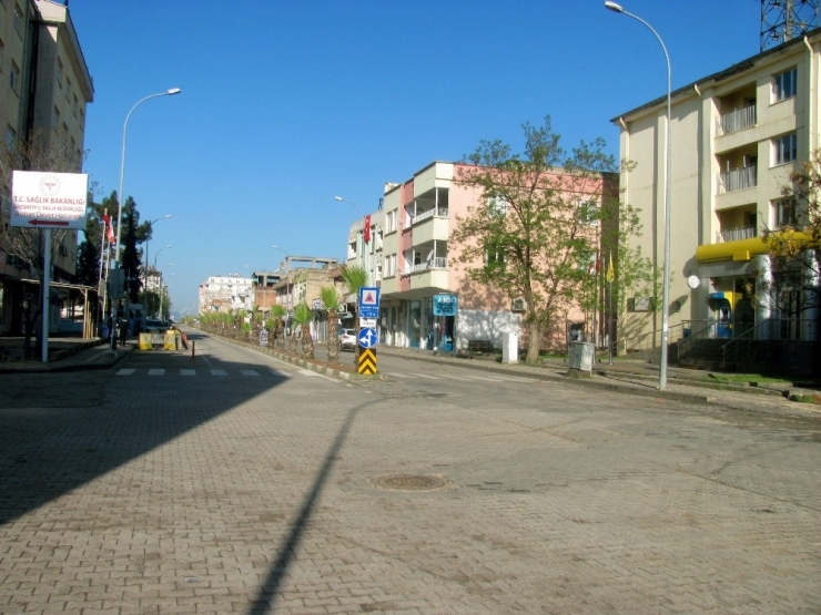 Araban’da Caddeler Sessizliğe Büründü