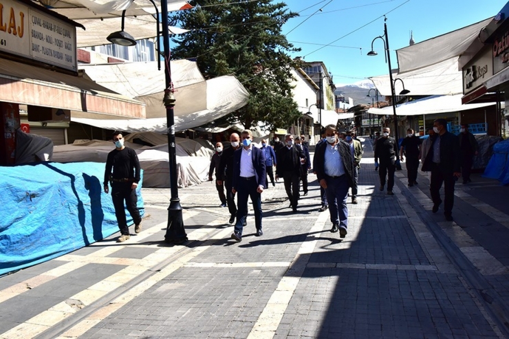 Malatya Pandemi Kurulu İl Merkezinde İncelemelerde Bulundu