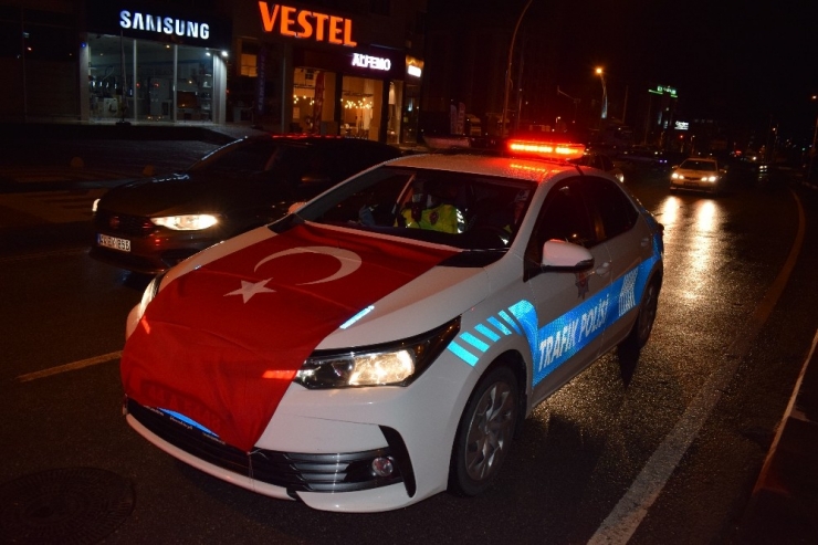 -Malatya’da Polislere Alkışlı Kutlama