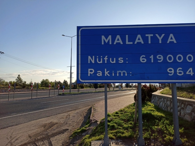 Malatya’da Cadde Ve Sokaklar Boş Kaldı