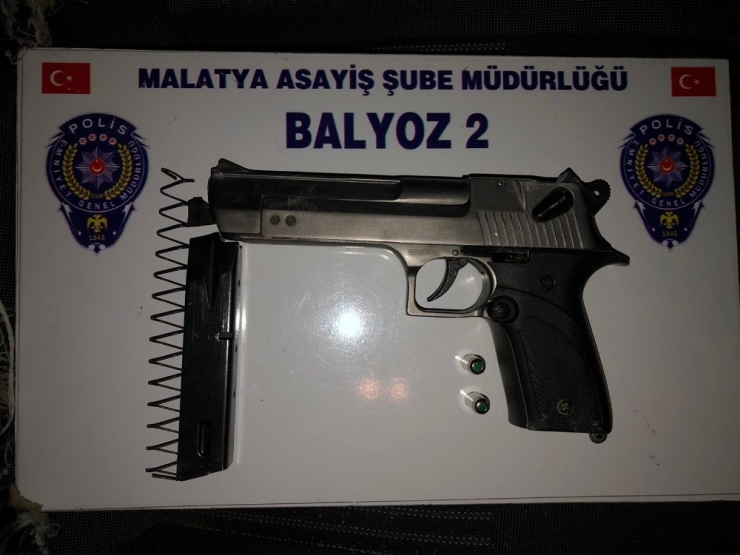 Malatya’da Uyuşturucu Ve Silah Ele Geçirildi