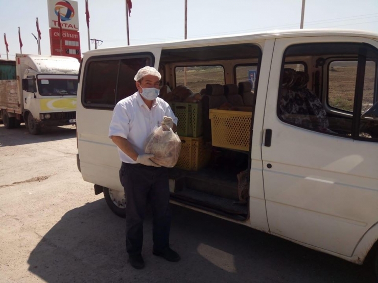 Fırıncılar Sokak Sokak Gezdi Vatandaşa Ekmek Ulaştırdı
