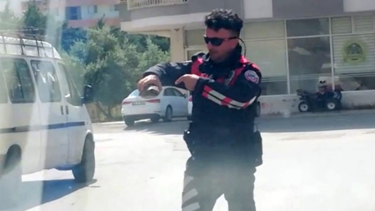 Polis Memurunun Kaplumbağa Duyarlılığı