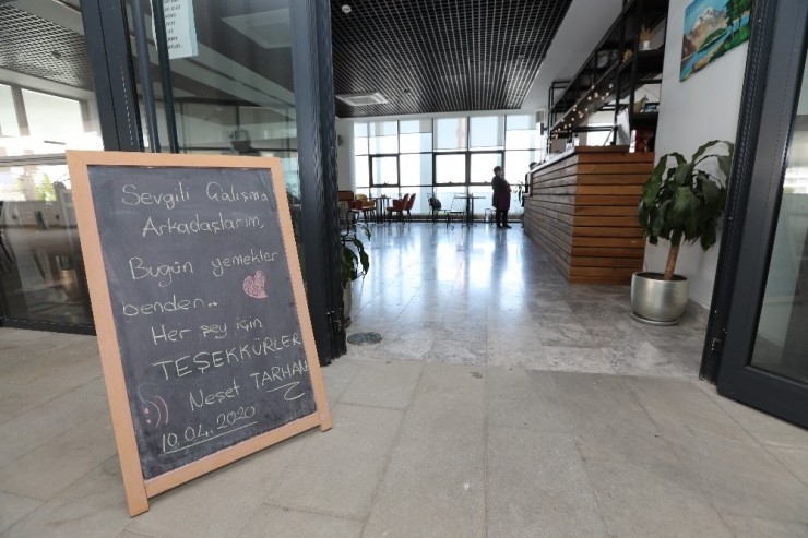 Başkan Tarhan’dan Çalışanlarına Öğle Yemeği Jesti