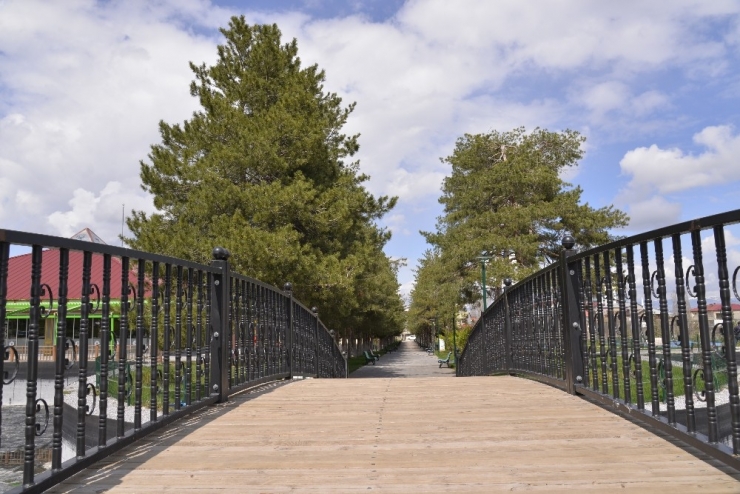 Muş’ta Park Ve Bahçelerde Korona Sessizliği