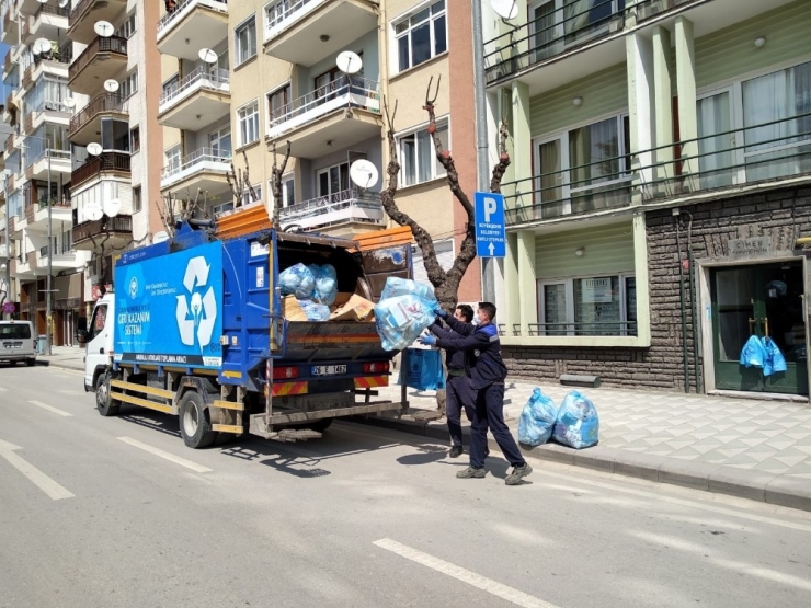 Odunpazarı’nda Cadde Ve Sokaklar Özel Karışımlarla Yıkanmaya Devam Ediyor