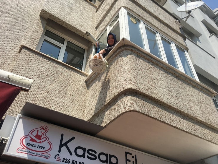 Sokağa Çıkamayan Vatandaşın Ekmeğini Fırıncılar Getiriyor