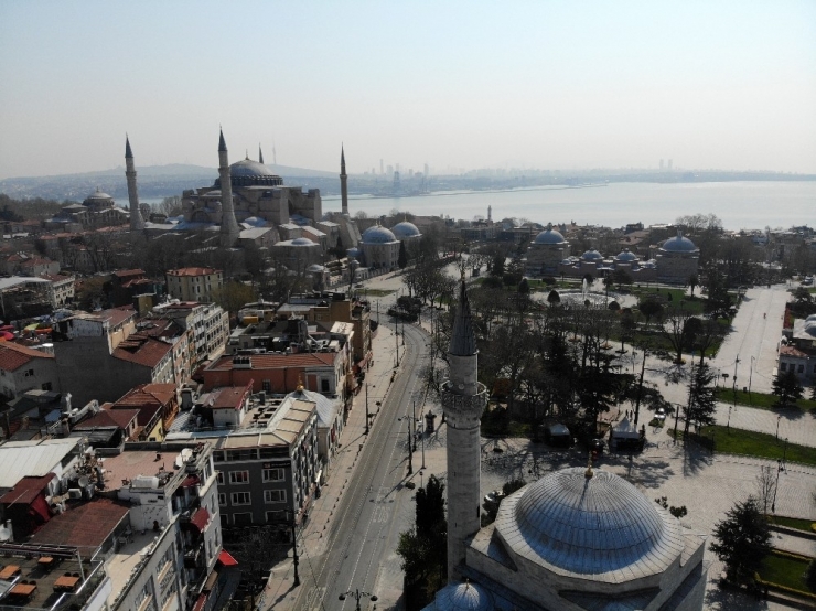 Sultanahmet Meydanı Sessizliğe Büründü