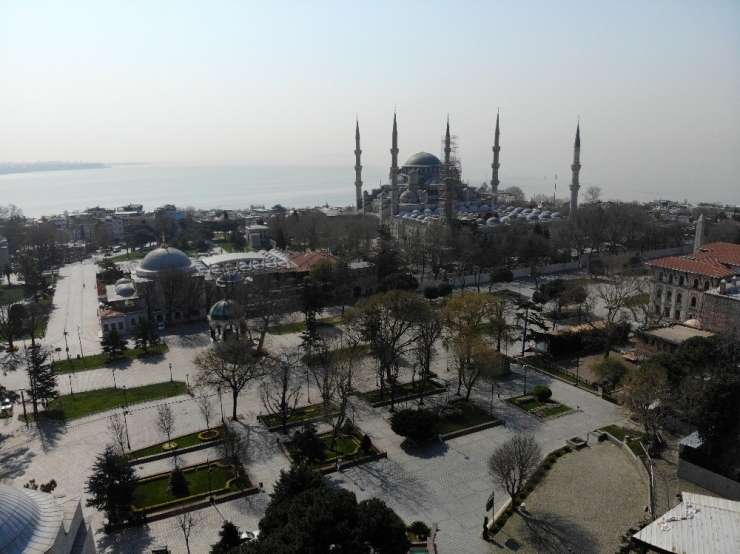 Sultanahmet Meydanı Sessizliğe Büründü