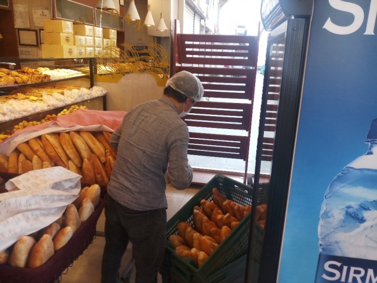 Fırıncılar Ekmek Dağıtımına Başladı