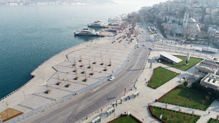 Sokağa Çıkma Yasağı Nedeniyle Boş Kalan Üsküdar Meydanı Havadan Görüntülendi