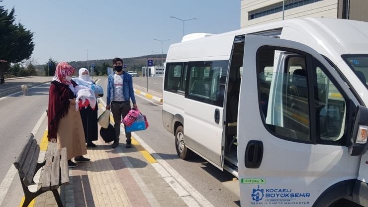 Büyükşehir Zabıtası Vatandaşları Evlerine Ulaştırıyor