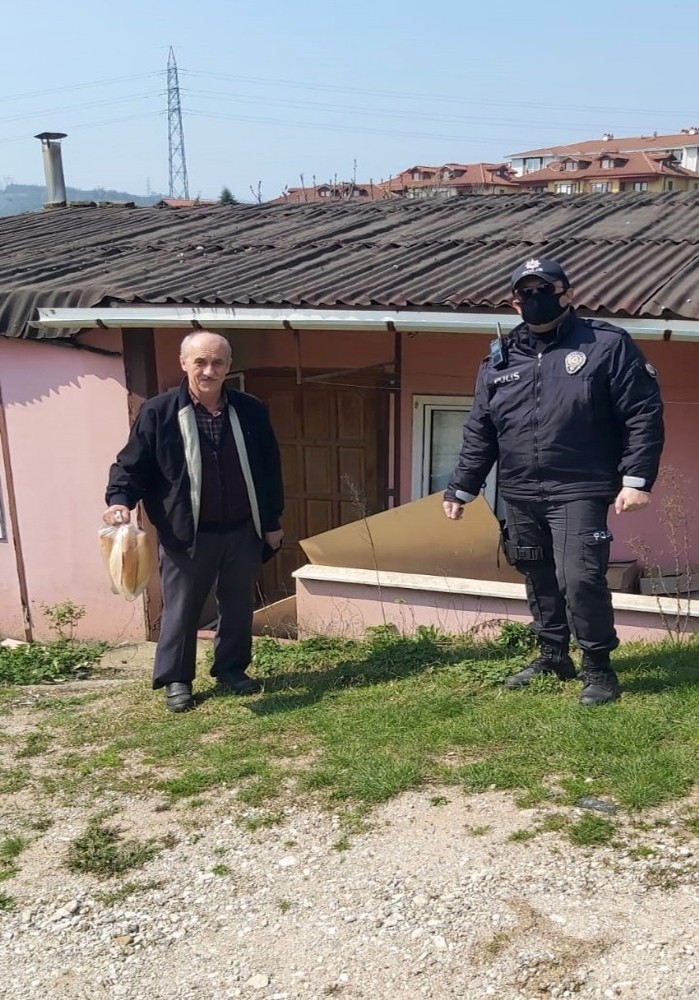 Polis Vatandaşları Ekmeksiz Bırakmadı