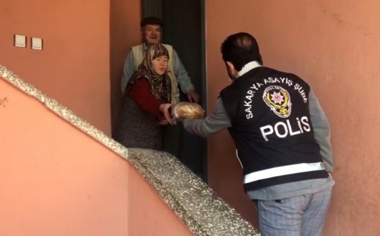 Polis Vatandaşları Ekmeksiz Bırakmadı