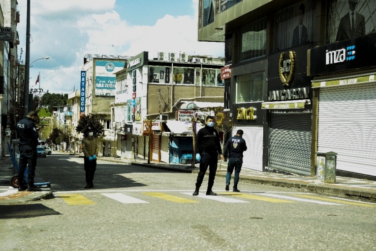 Sokağa Çıkma Yasağının İlk Günü Siverek’te Caddeler Boş Kaldı