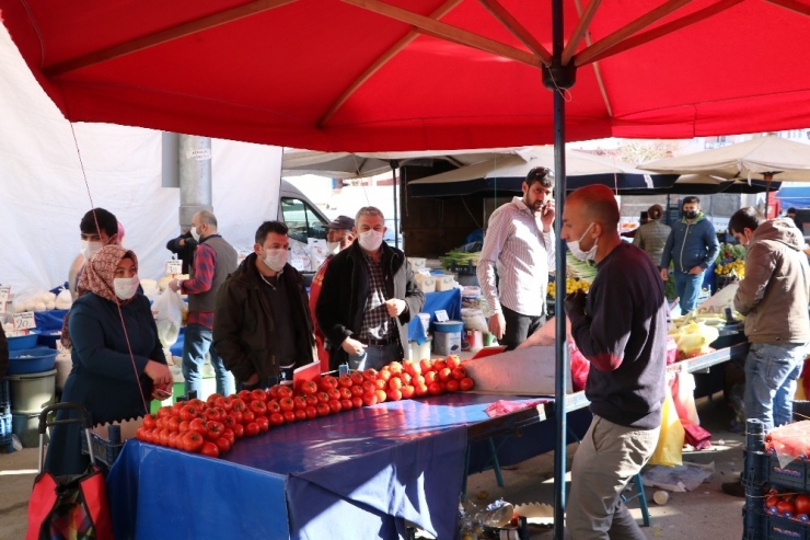 Sivaslılar Pazar Alışverişlerini İhmal Etmedi