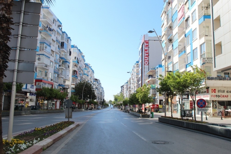 Antalya Sokağa Çıkma Yasağına Uyuyor