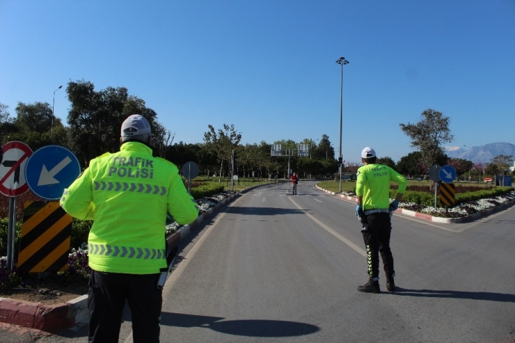 Antalya Sokağa Çıkma Yasağına Uyuyor