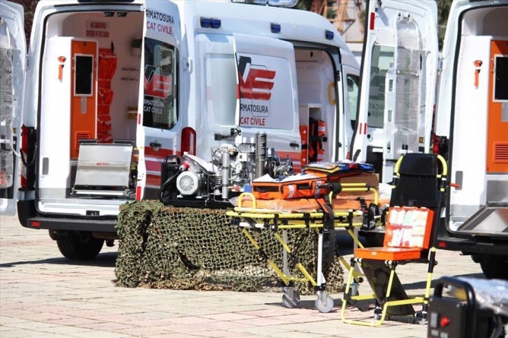 6 Ambulans Ve 2 Oksijen Kompresörü Arnavutluk Savunma Bakanlığına Teslim Edildi