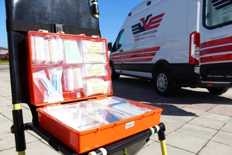 6 Ambulans Ve 2 Oksijen Kompresörü Arnavutluk Savunma Bakanlığına Teslim Edildi