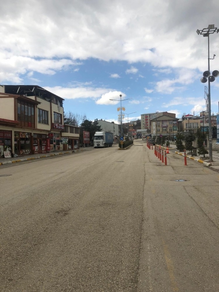 Horasan’da Yasağın Ardından Caddeler Issız Kaldı